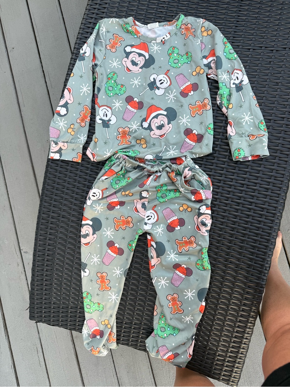 Kids Disney Character Pajama Set 6/7 🎄